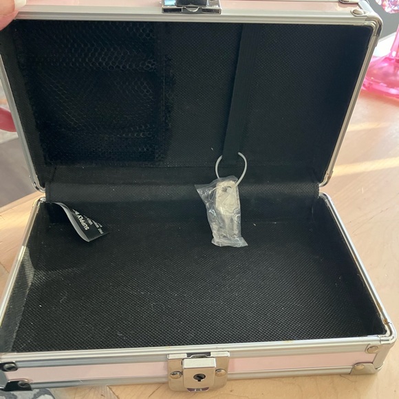 NWT Vaultz Locking Supply Box with Keys - Picture 5 of 13